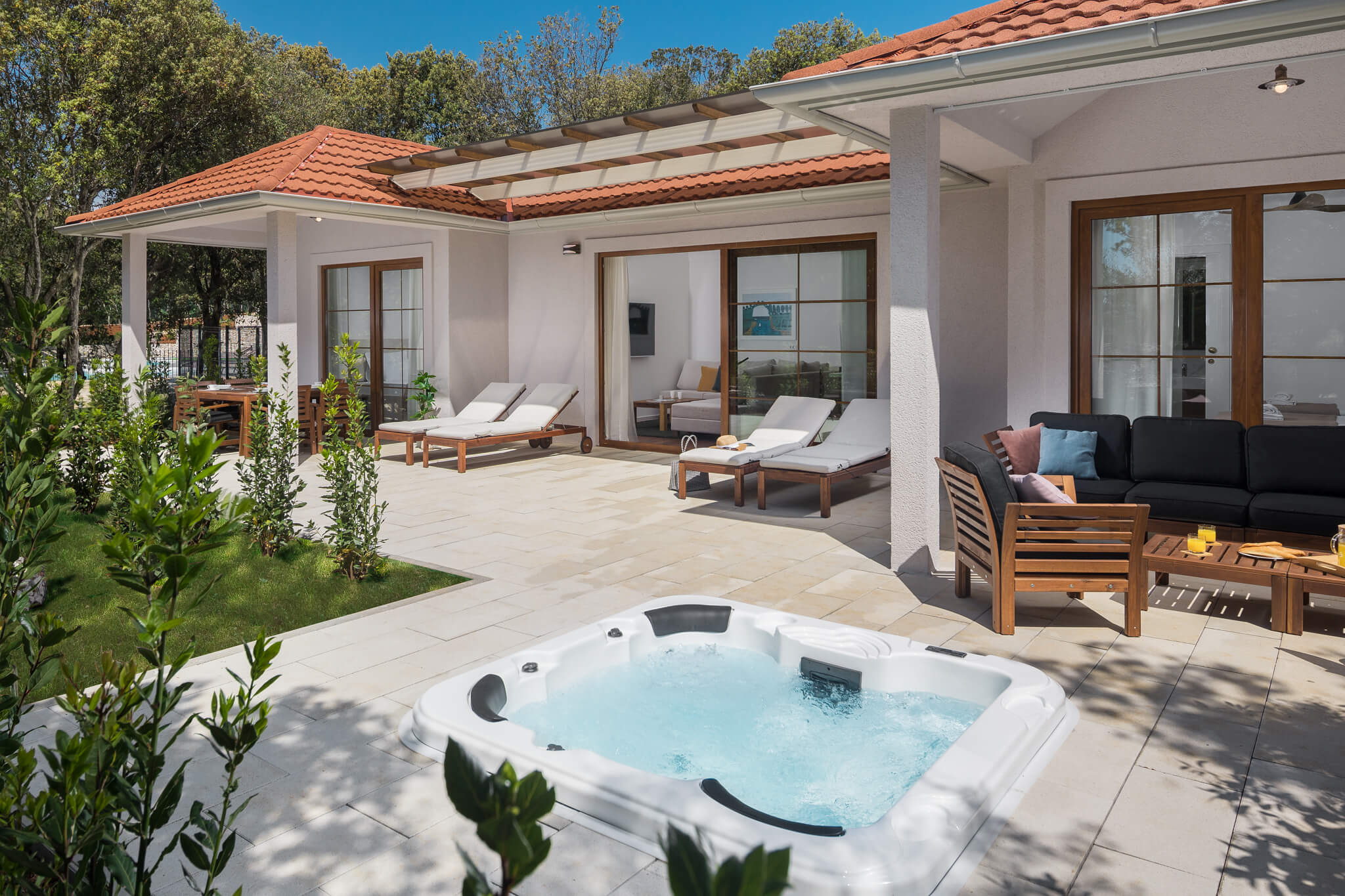 Luxury Bay Villas with Hot Tub